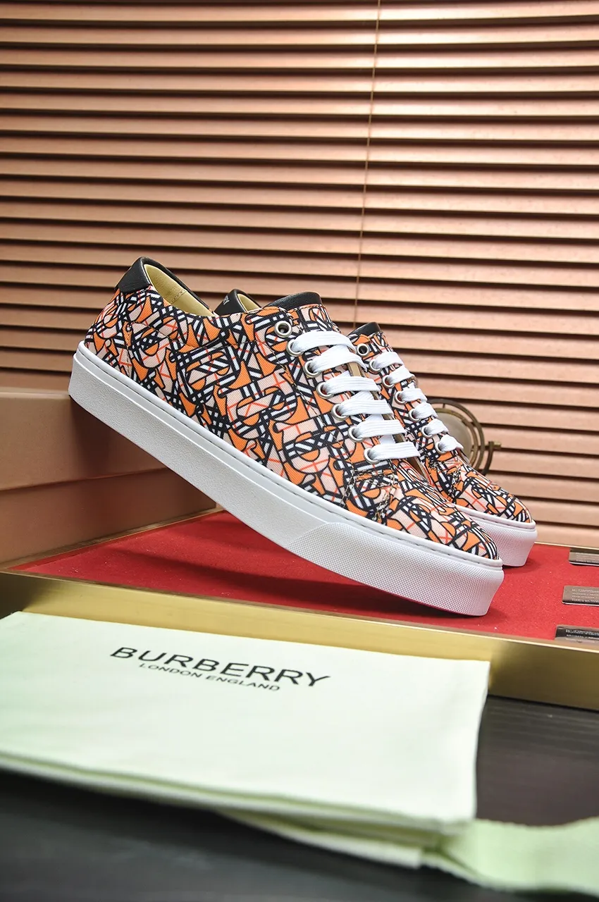 Men's shoes💰480💶[Burberry] (cowhide lining) classic low-top sneakers｜Imported cowhide with classic plaid fabric｜Cow leather lining｜Original outsole｜Fine workmanship and comfortable to wear Size: 38-44 (customized at 45)